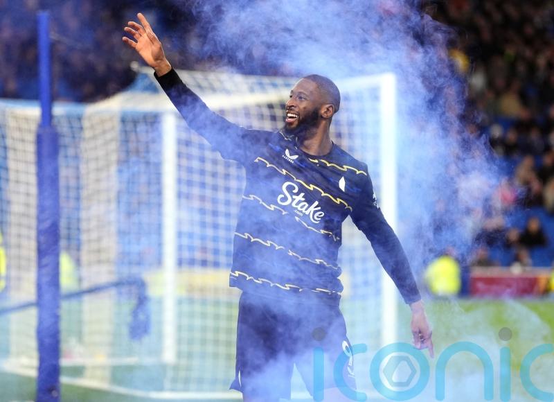 Everton substitute Beto rescues late point at Brighton