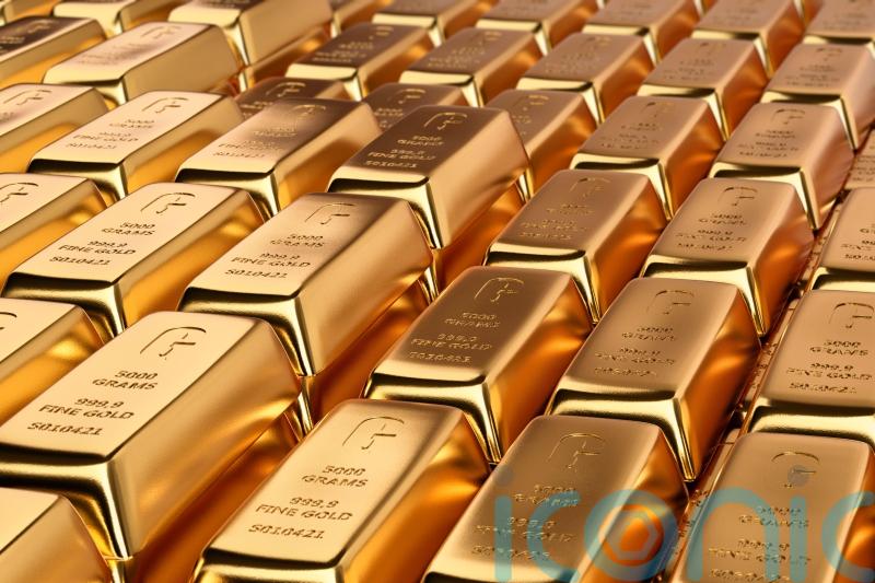 FTSE 100 sets new record despite metals meltdown