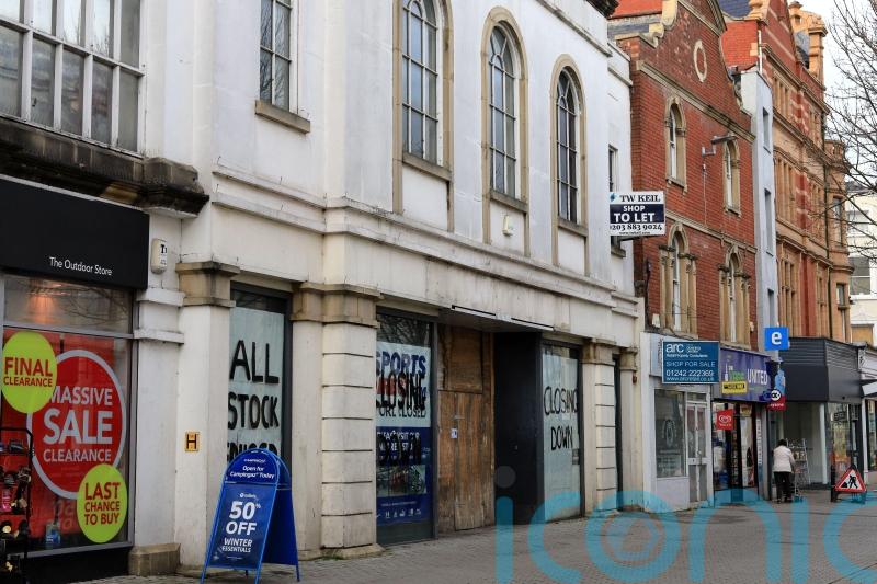 Starmer to warn of communities&rsquo; decline in bid to move on from Mandelson scandal