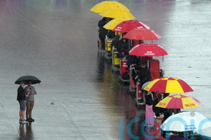 Rain causing havoc but Newbury still raceable