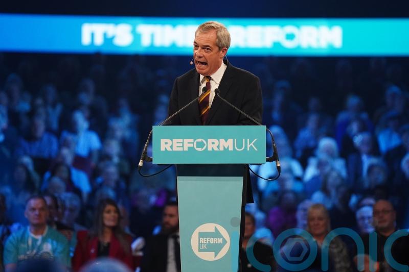 Reform on &lsquo;general election war footing&rsquo;, Farage says and calls for PM to resign