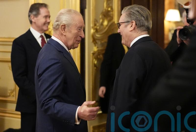 Starmer pays tribute to &lsquo;incredible&rsquo; carers as he joins King at Windsor event