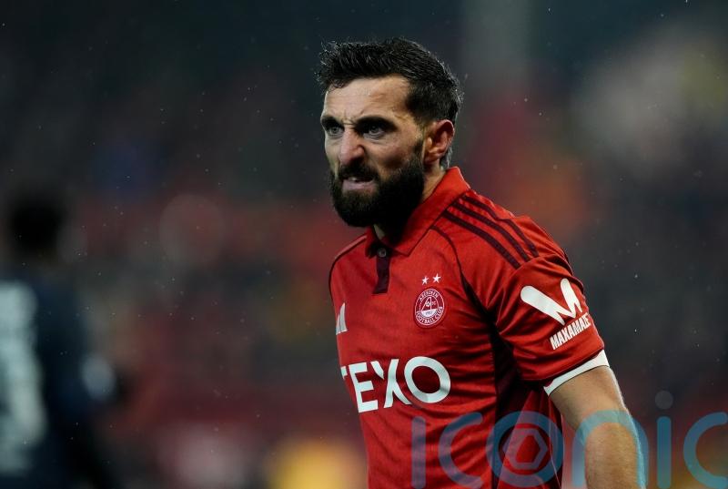 Graeme Shinnie scores as 10-man Aberdeen beat nine-man Motherwell