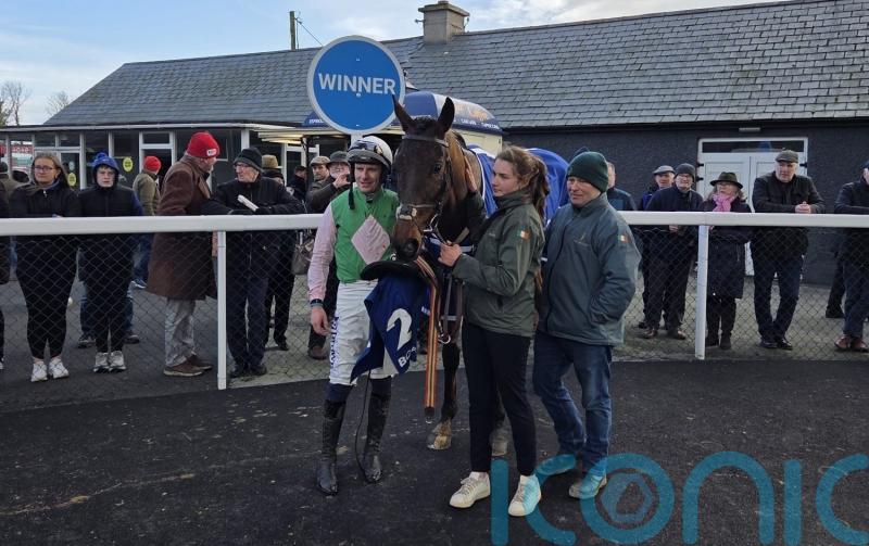 Mullins strikes with rare outsider Bon Viveur at Thurles