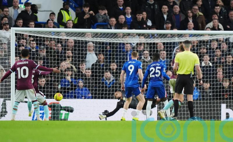 Zian Flemming scores late equaliser as Burnley draw with 10-man Chelsea