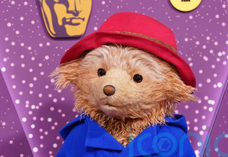 Paddington covers Bafta in marmalade as he presents &lsquo;sticky&rsquo; trophy