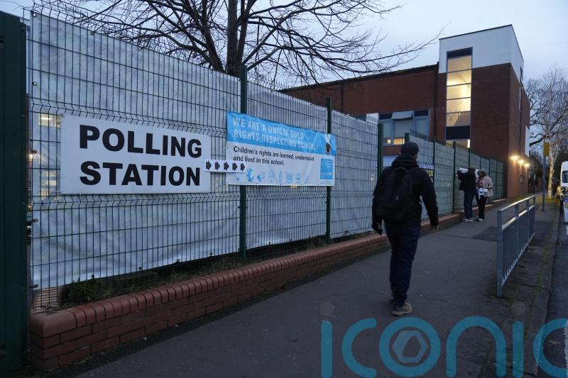 Polls close in Gorton and Denton by-election that could decide Starmer&rsquo;s future