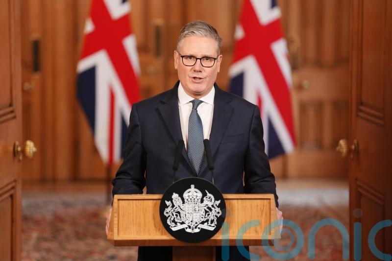 PM lets US use UK bases to strike Iran while officials plan major Gulf rescue