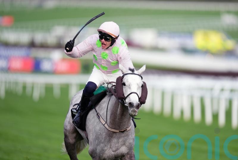 Lossiemouth leaves Champion Hurdle rivals toiling