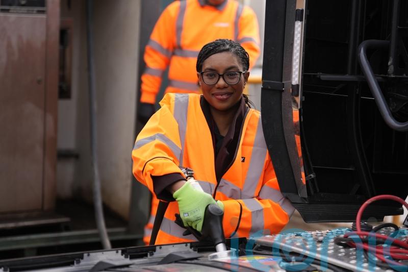 Kemi Badenoch questions PM&rsquo;s version of events on Mandelson appointment