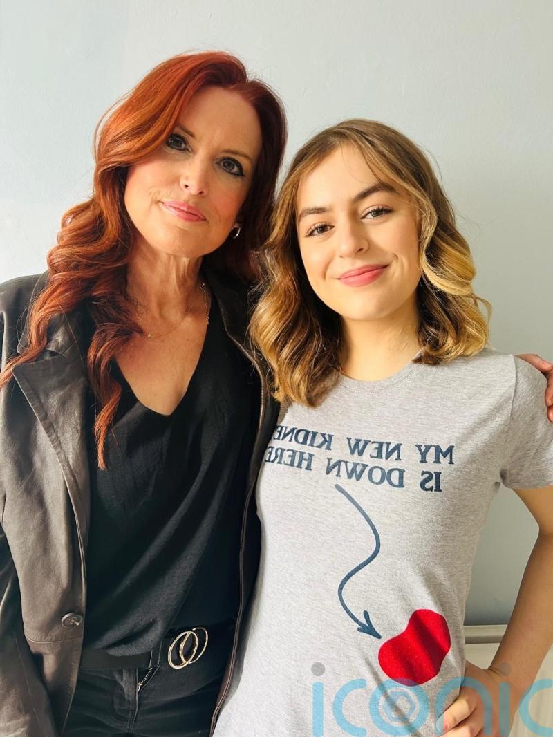 Journalist donates kidney to girl, 16, after mother appeals to local newspaper