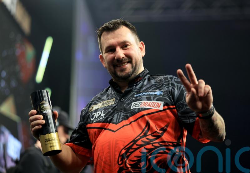 Jonny Clayton overcomes gout to win Premier League night six in Nottingham