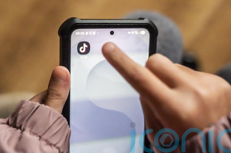 Terror laws watchdog: under-16s should be off social media