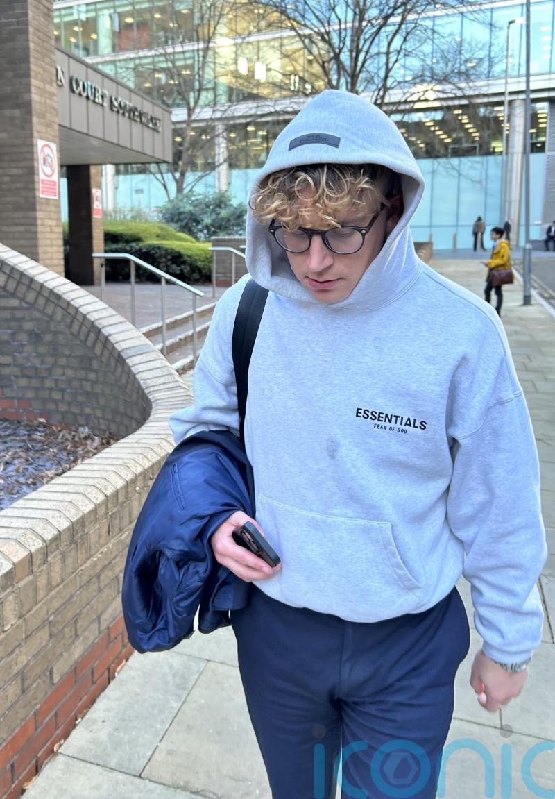 Police officer made women &lsquo;feel sorry for him&rsquo; so they loaned him money &ndash; court