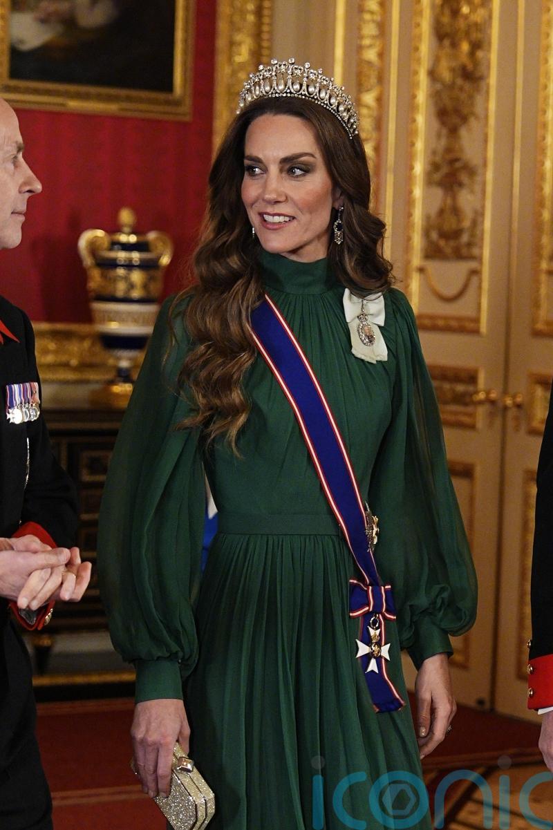 Kate matches gown to Nigerian colours at banquet in honour of country&rsquo;s ruler