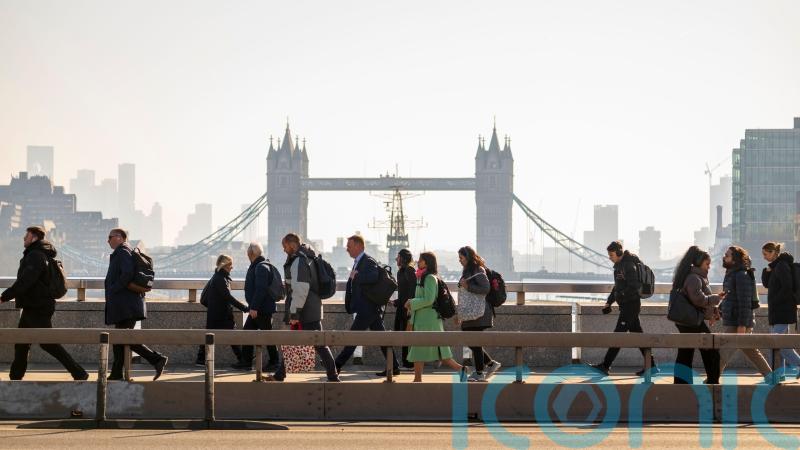 Wage growth tumbles to lowest level for more than five years &ndash; ONS