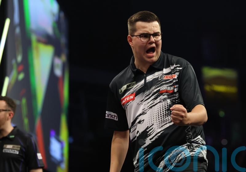 Gian van Veen &lsquo;doing everything&rsquo; to make Premier League event in Berlin after op