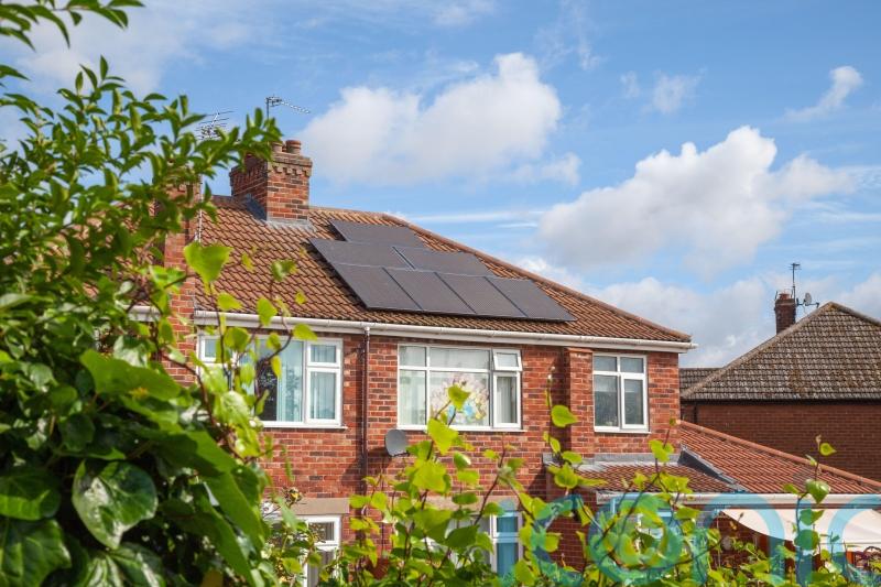 Britons turn to solar power to &lsquo;insulate&rsquo; against oil and gas chaos, says E.On