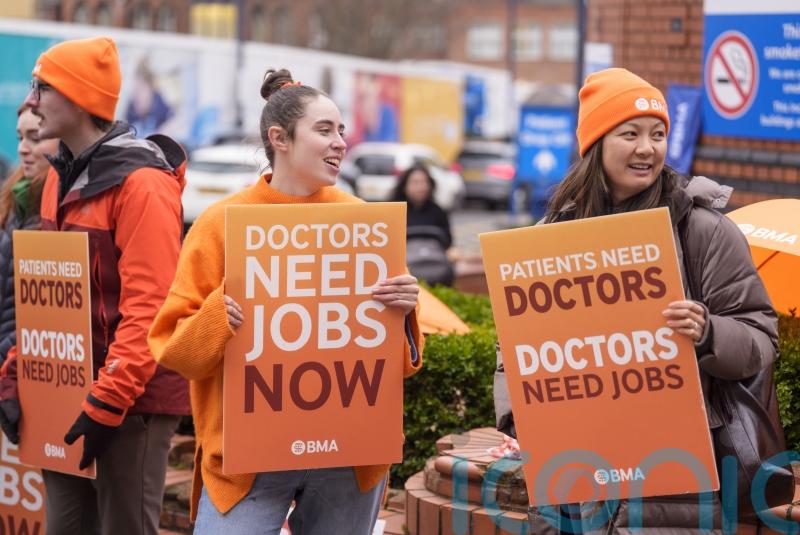 Keir Starmer gives 48-hour deadline to resident doctors to call off strikes