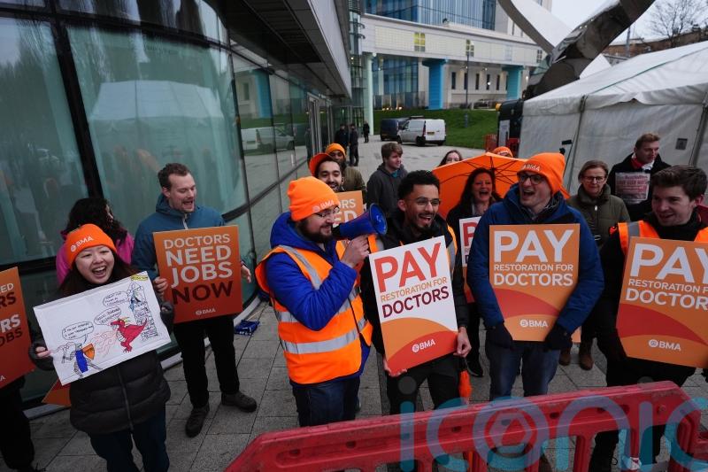 Crunch talks between resident doctors and ministers set to continue