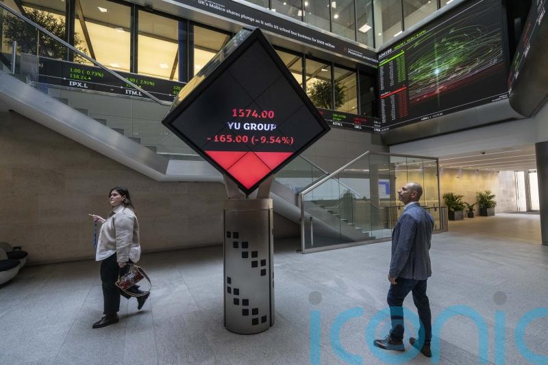 FTSE 100 slips ahead of latest Trump war deadline