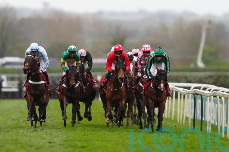 Home By The Lee much too strong in Liverpool Hurdle