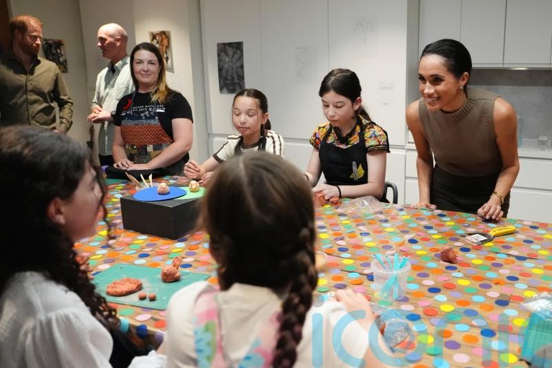 Harry and Meghan get creative with veterans&rsquo; children on museum visit