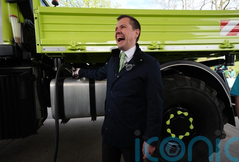 Rachel Reeves &lsquo;betraying&rsquo; drivers by not halving VAT on fuel &ndash; Robert Jenrick