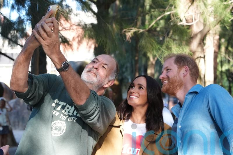 Harry and Meghan join Aboriginal walking tour in Australia