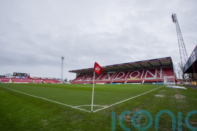 Swindon&rsquo;s automatic promotion bid dented by dramatic draw with Accrington