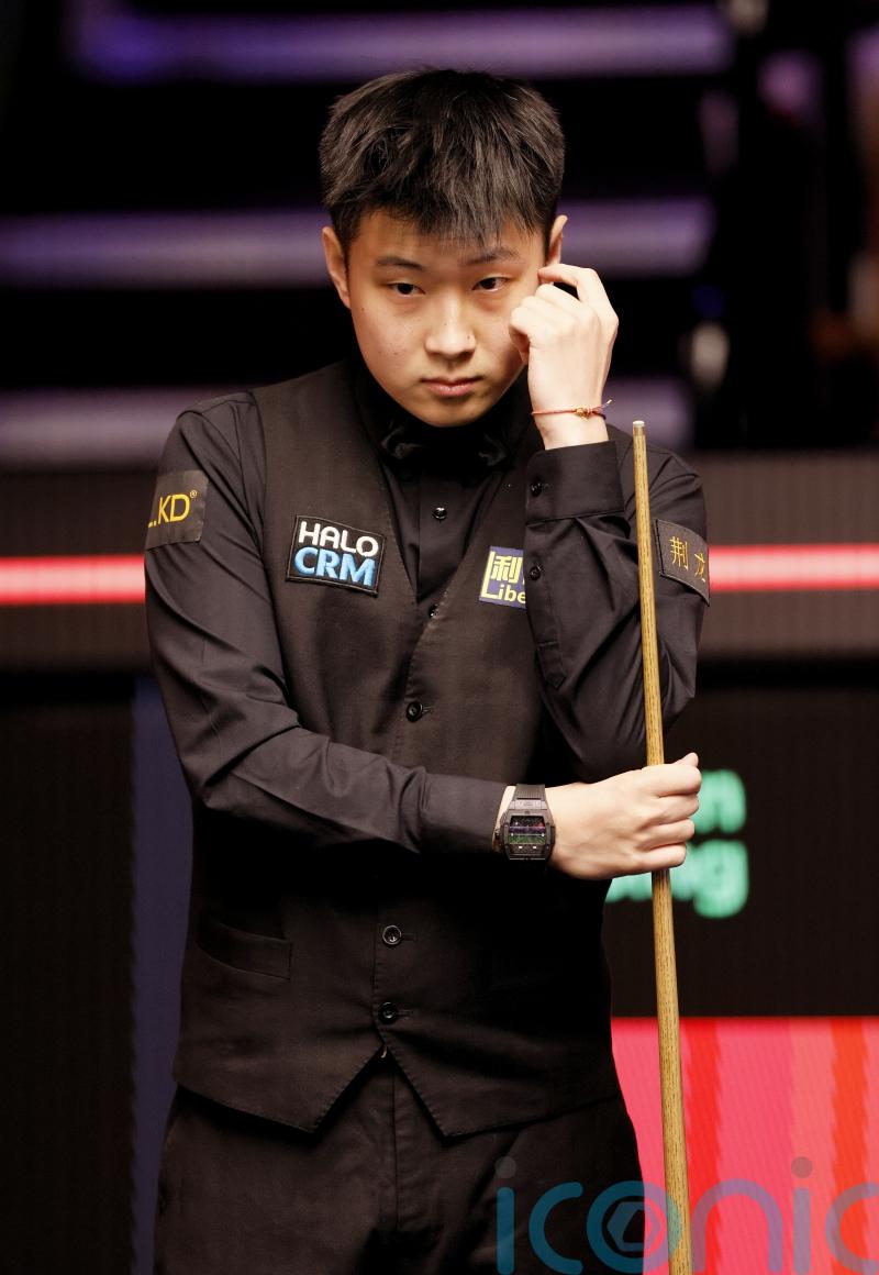 Zhao Xintong kicks off World Championship defence by edging past Liam Highfield