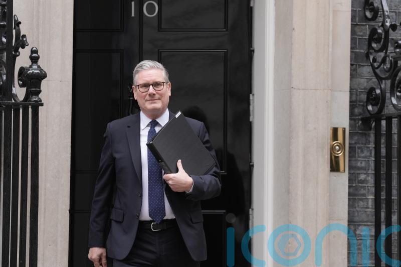 PM tells MPs it is &lsquo;staggering&rsquo; he was not told Mandelson failed vetting check