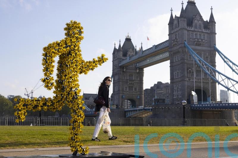 London Marathon runners to be greeted by Marie Curie&rsquo;s poignant Daffodil Runner