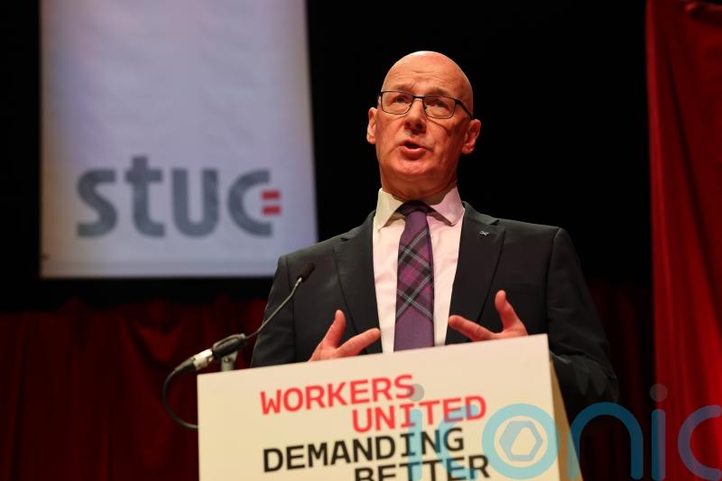 Swinney opens door to &lsquo;voluntary&rsquo; food price cap scheme