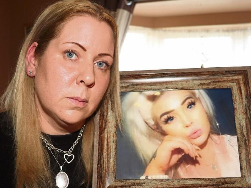   Melanie Sheehan with a picture of her daughter Eve 